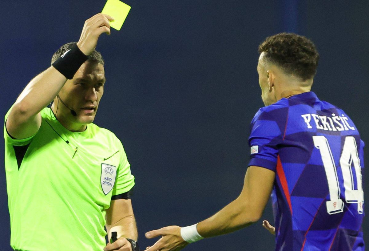 „Acesta este arbitrul cu cel mai mare număr de cartonașe la Euro!”