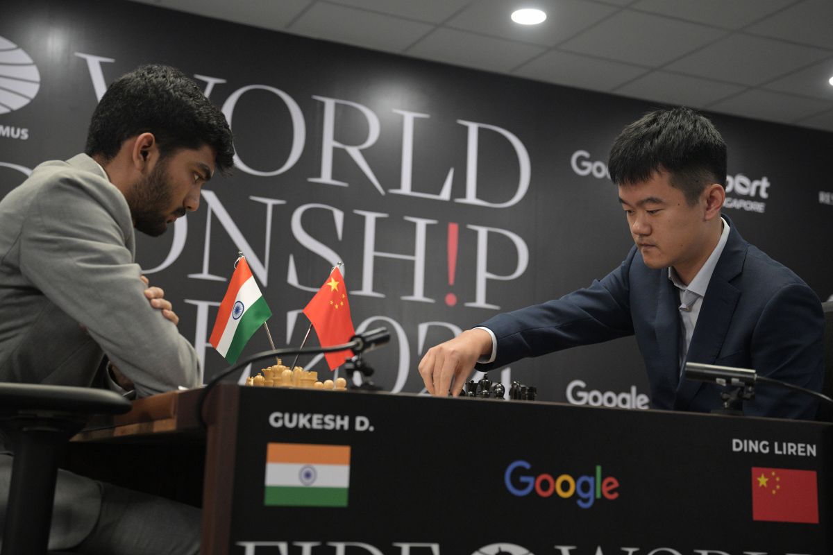 A început prima finală din istoria Campionatului Mondial de Șah cu doi jucători asiatici! Primul meci s-a încheiat după ce Dommaraju a abandonat.