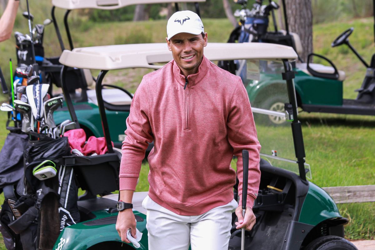 A abandonat racheta de tenis pentru crosele de golf! Rafael Nadal a participat în acest weekend la un turneu în Mallorca.