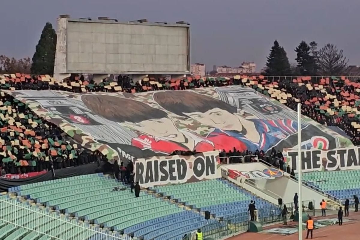 VIDEO Suporterii Stelei au fost alături de „frații” lor de la CSKA Sofia » Ultrașii au făcut o coregrafie dedicată lui Marius Lăcătuș și Hristo Stoichkov