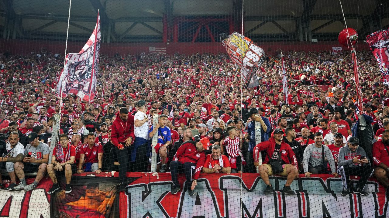 Invazie alb-roșie în București! Câte „roșii” va atrage Olympiakos pe Arena Națională, la confruntarea cu FCSB