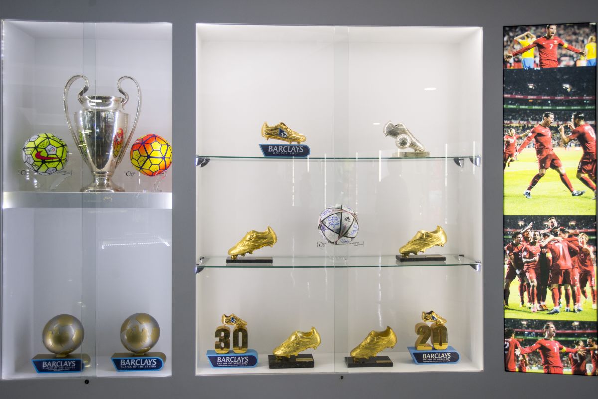 Cele mai impresionante camere de trofee » Ronaldo își prezintă propriul muzeu pentru distincții