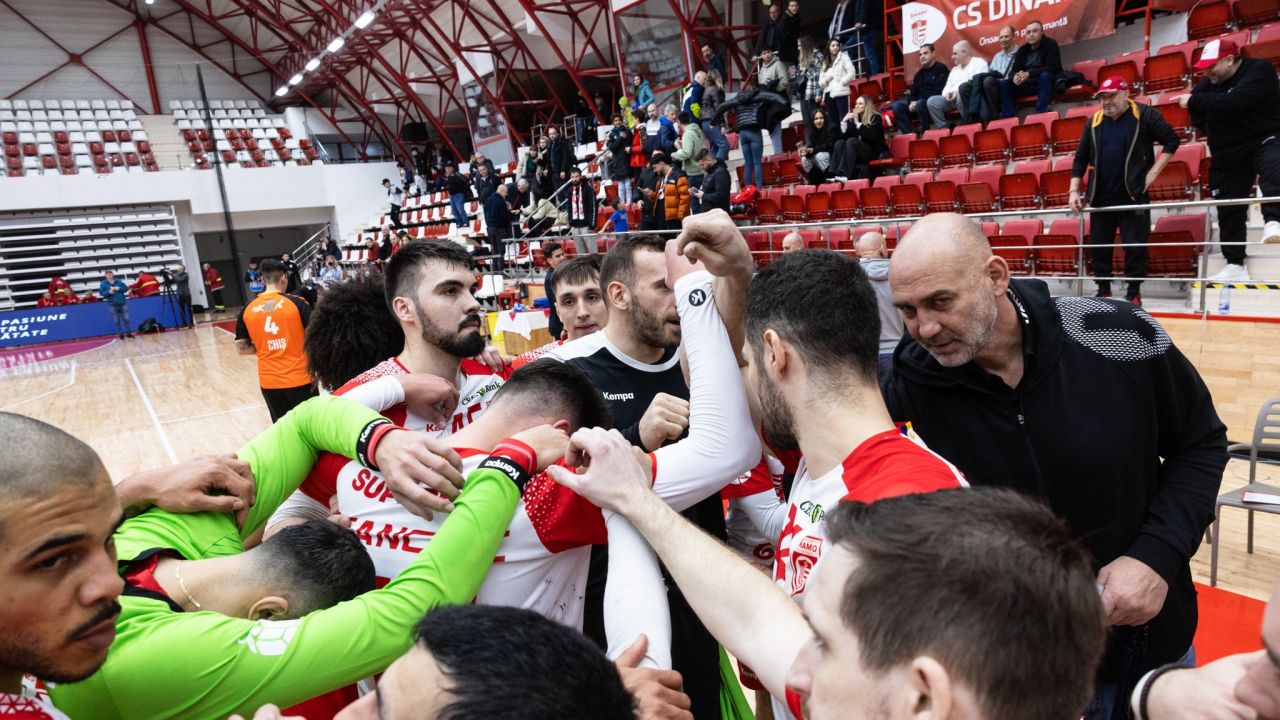 Liniște, joacă Dinamo și Steaua! Cele mai bune echipe de handbal din România sunt LIVE astăzi pe Pro Arena și VOYO.