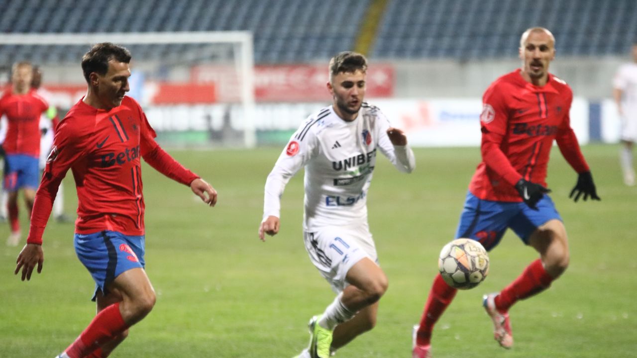 FCSB – FC Botoșani, începând cu 20:30, LIVE TEXT pe Sport.ro. Roș-albaștrii caută revanșa după înfrângerea din restanță. Componența echipelor de start.