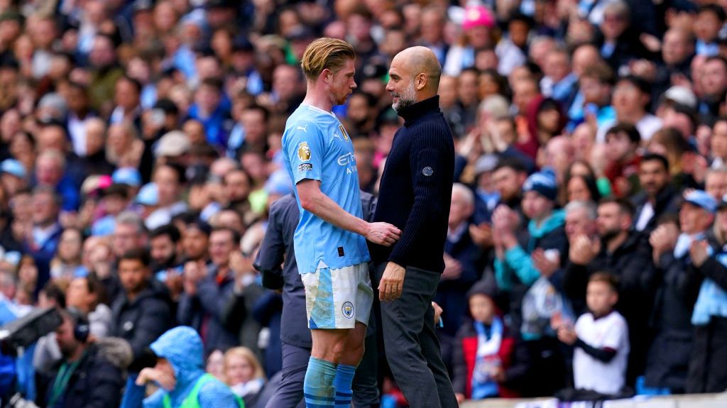 Pep Guardiola a răspuns acuzațiilor că intenționează să-l îndepărteze pe Kevin de Bruyne din echipă.