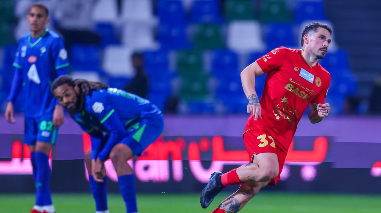 Iată titlul rescris: „Șutul lui Stanciu impresionează! Căpitanul României înscrie un gol spectaculos în Arabia Saudită”.