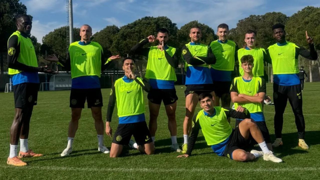 FCSB – Hamburger SV: Antrenorul german e mai tânăr decât Vlad Chiricheș! Juri Cisotti, scris greșit, joacă titular.