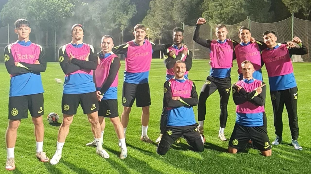 Surpriză la FCSB: a semnat și a primit tricoul de titular