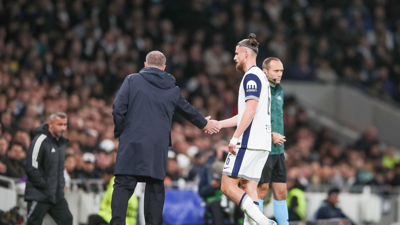 Revoltă la Tottenham! Jucătorii îi întorc spatele lui Ange Postecoglou și încep criticile.