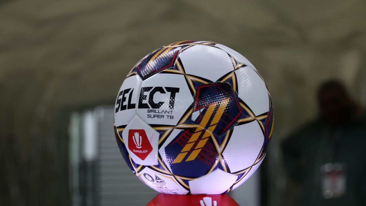 Clubul din Superliga ar putea să nu evolueze pe teren propriu în întregul sezon! Reacția antrenorului