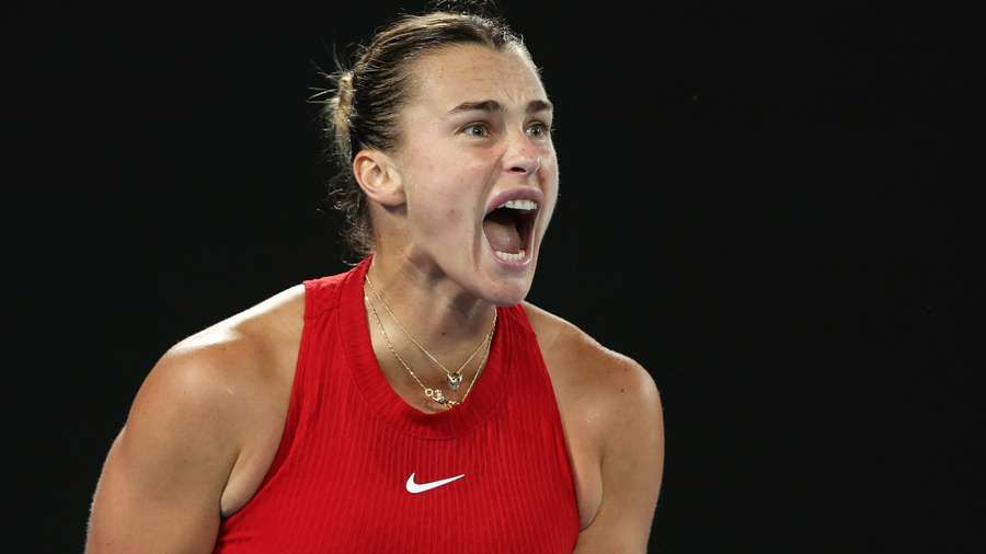 Sabalenka, moment șocant după finala Australian Open: a făcut gestul de a mimica urinarea pe trofeul pentru locul 2!