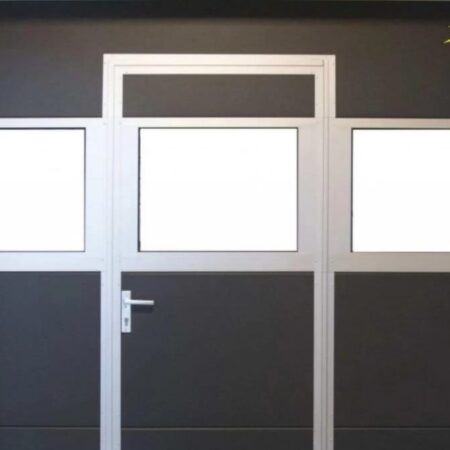 Te interesează uși de garaj secționale cu acces pietonal? Alexiana Group ți-o poate construi!