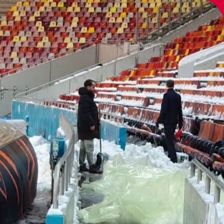 MM Stoica, oficial FCSB, contribuie la deszăpezirea Arenei Naționale