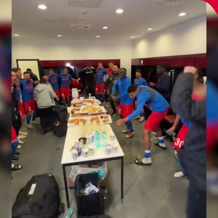 FCSB – PAOK 2-0 » Elias Charalambous celebrează victoria alături de jucători în vestiar