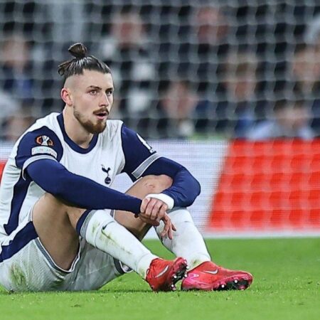 Final de carieră pentru Radu Drăgușin la Tottenham!? Englezii dezvăluie decizia clubului în legătură cu românul
