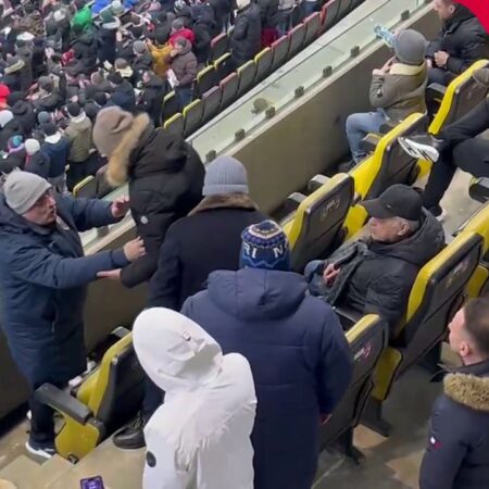 Mircea Lucescu, în dialog cu Anghel Iordănescu în timpul derby-ului FCSB – Dinamo