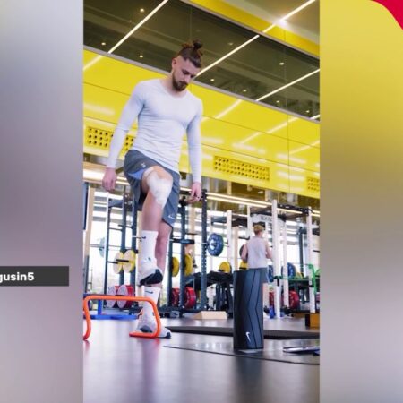VIDEO » Imagini de recuperare ale lui Radu Drăgușin la două săptămâni după operația de ruptură de ligamente încrucișate