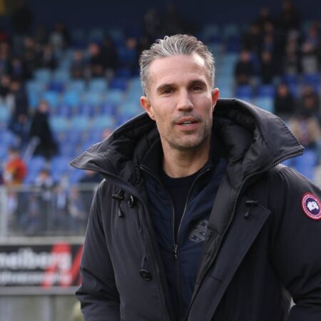 Dilema antrenorului Robin van Persie în confruntarea cu Inter » Cinci jucători sunt afectați direct!