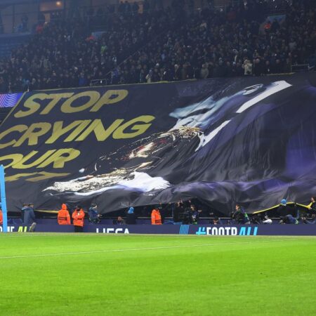 Ce reacție a avut Rodri la banner-ul anti-Vinicius din meciul Manchester City – Real Madrid