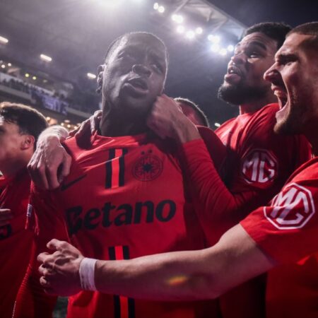 Câte modificări a realizat FCSB în timpul pauzei meciului cu PAOK Salonic