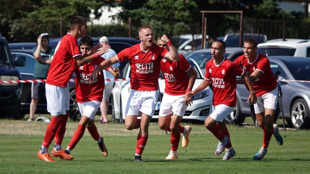 Plecare de la Rapid! Mijlocașul de națională a semnat cu ȚSKA 1948 Sofia și a fost numit căpitan.