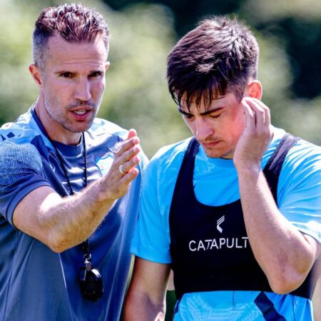 Robin van Persie a semnat! Va antrena în Liga Campionilor