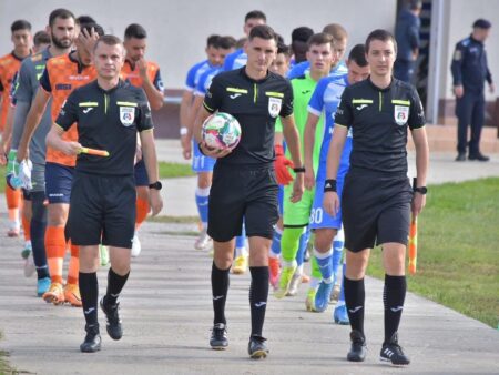 Pe urmele lui István Kovács: Un arbitru de 26 de ani își face debutul în Superligă