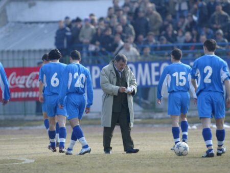 Zece aspecte surprinzătoare din viața lui Vasile Simionaș: De ce a spus nu Craiova Maxima și cum l-a întâlnit pe Cosmin Olăroiu.