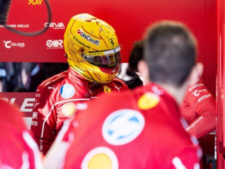 Directorul Ferrari a reacționat la gestul lui Lewis Hamilton.