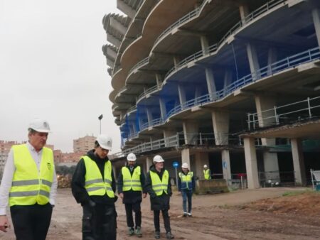 În sfârșit! După 16 ani, s-au reluat lucrările la „colosul uitat” – Imagini de pe șantierul unui stadion deosebit