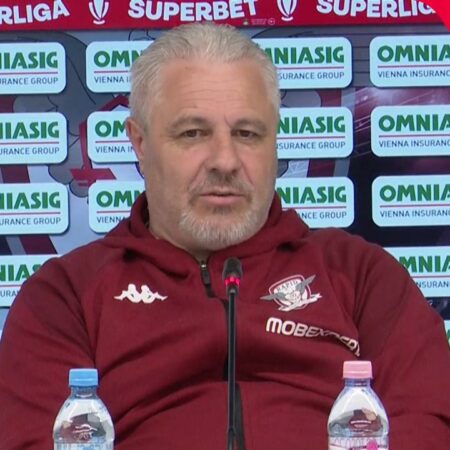 Marius Șumudică, plin de umor la conferința de presă: „Când trec vama în Turcia, mi se cer 20 de poze până la aeroport” + Moment amuzant: „Ai grijă de hanoracul ăla, că mi-au măsurat doar mânecile”