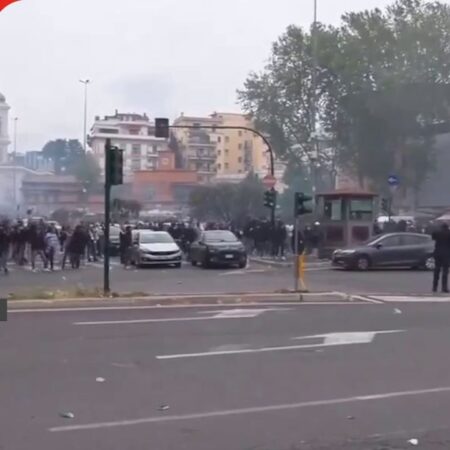 Ciocniri violente pe străzile Romei înainte de „Derby della Capitale”: jandarmii au folosit gaze lacrimogene