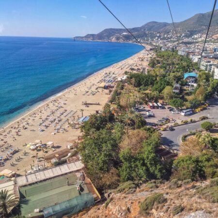 O româncă a plătit 1.700 de euro pentru o vacanță în Turcia și a fost agresată în hotel după ce a solicitat o altă cameră.