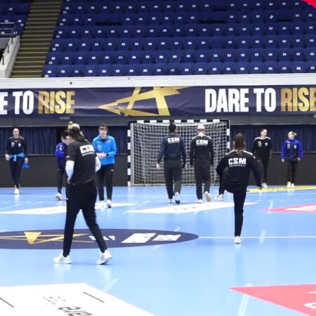 Imagini de la antrenamentul CSM București înaintea meciului din EHF Champions League cu Esbjerg, programat duminică