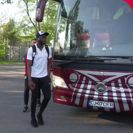 Autobuzul suporterilor din Cluj a ajuns la stadion pentru meciul de în această seară.