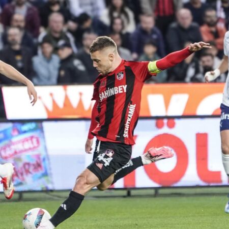 Alex Maxim a înscris cu o „bombă” în poarta lui Fenerbahce » Cum s-a încheiat meciul cu Jose Mourinho