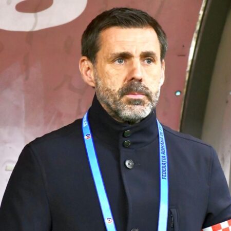 Îl admonestează pe Kopic după meciul cu Dinamo