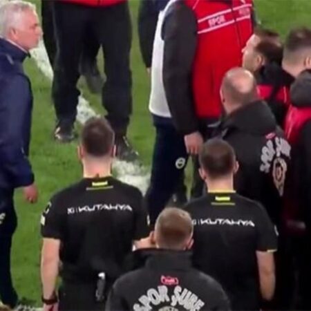 Ce sancțiune riscă Jose Mourinho după incidentul de la Istanbul » Okan Buruk ar putea fi și el pedepsit!