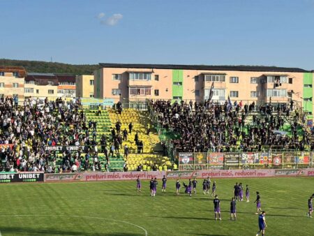 Spectatorii din Mioveni au agresat Peluza Sud Steaua. Atenție, imagini șocante!