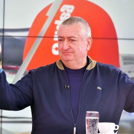 „A ascuns adevărul și v-a vândut iluzii!”