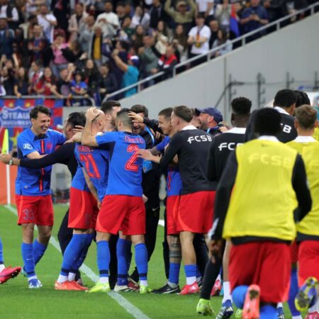 Îi va reduce salariul cu 50% unui jucător de la FCSB