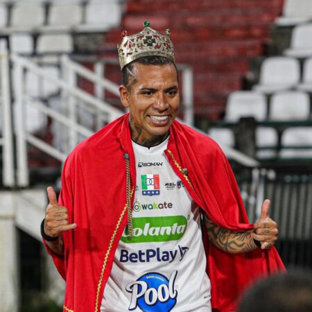 Dayro Moreno a scris istorie în Columbia! Comentatorul a început să cânte în direct, colegii i-au adus coroana pe teren » Scene UNICE în fotbal