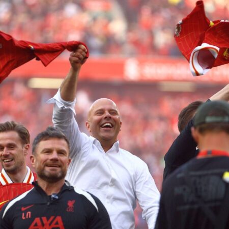 Imagini antologice de la petrecerea trofeului lui Liverpool » Arne Slot, omagiu special pentru Jurgen Klopp