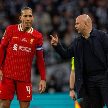 Arne Slot a decis: Van Dijk poate fi transferat, în locul său vine o „fiară” de 60 de milioane de euro.