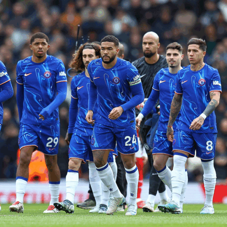 După mai bine de 50 de meciuri fără sponsori pe tricouri, Chelsea a încheiat un parteneriat până la finalul sezonului.