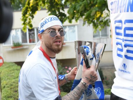 Denis Alibec cere un salariu de șeic la Universitatea Craiova! Transferul verii se negociază într-un hotel de lux.