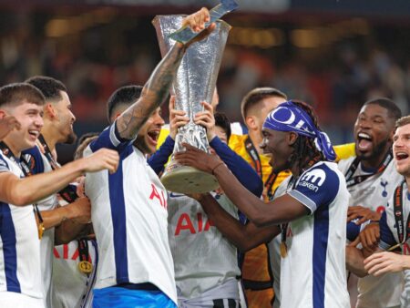 În anul în care FCSB a avansat în optimile Europa League, UEFA a desemnat echipa sezonului și cel mai bun jucător al competiției.