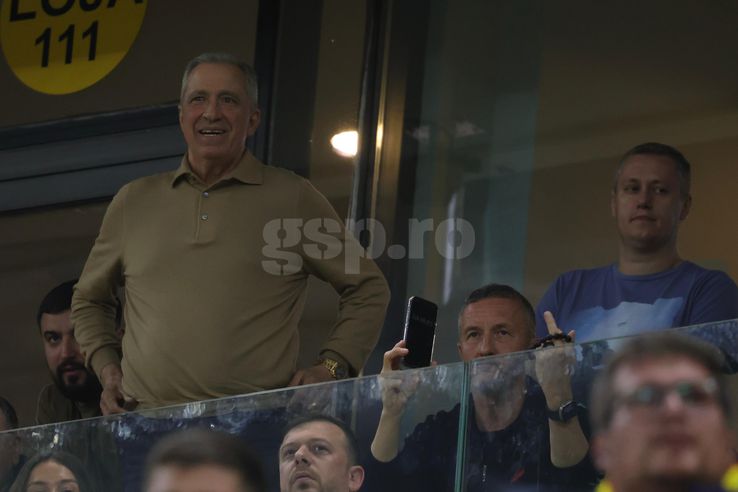 Mihai Stoica în timpul meciului FCSB - Dinamo 3-1, de pe Arena Națională.