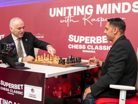 Nume legendare la Superbet Chess Tour 2025, a zecea ediție a celui mai prestigios turneu de șah din România! Campionul mondial en-titre a sosit la București!