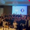FCSB sărbătorește la hotelul din Cluj. Jucătorii și staff-ul celebrează câștigarea titlului.